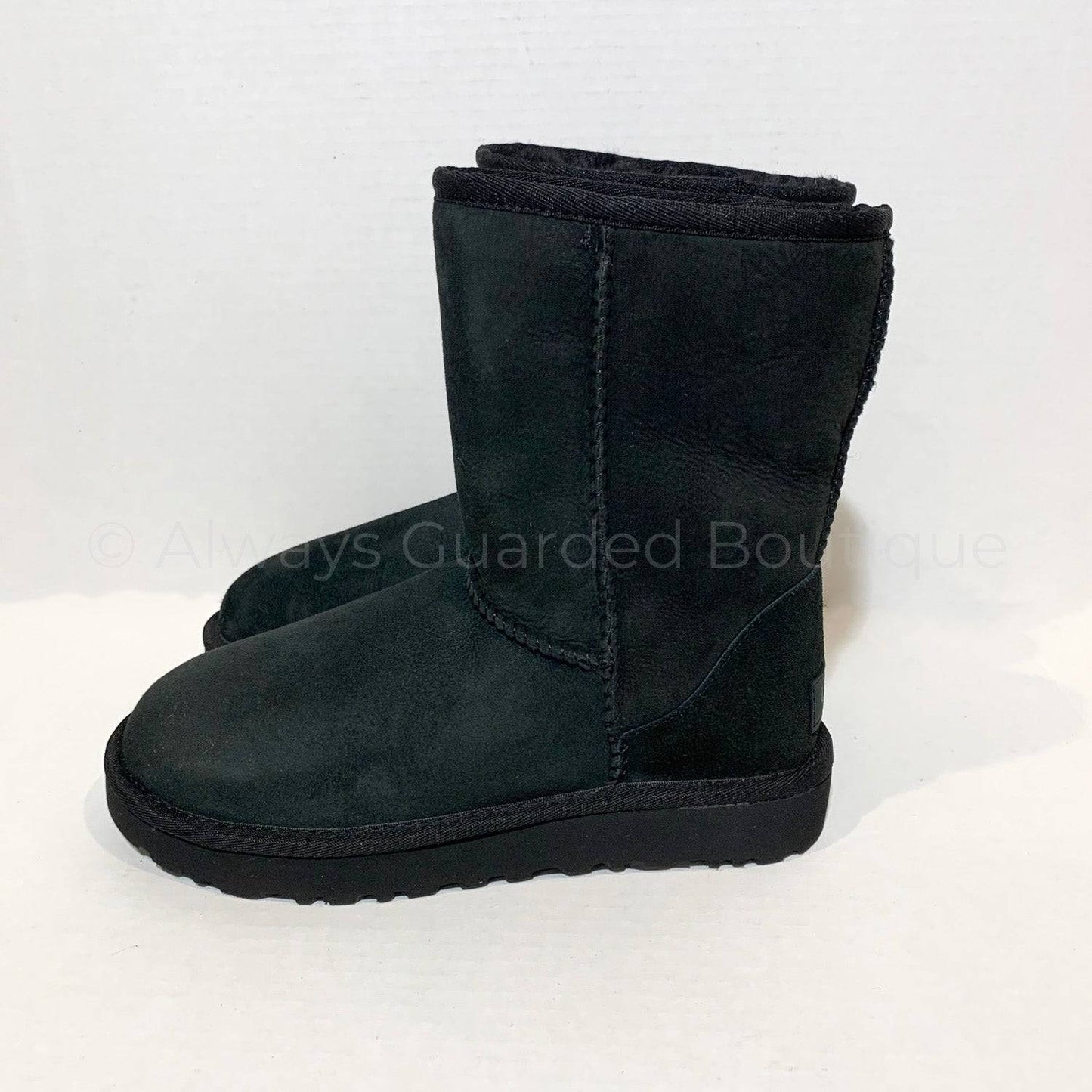 UGG CLASSIC SHORT II BLACK