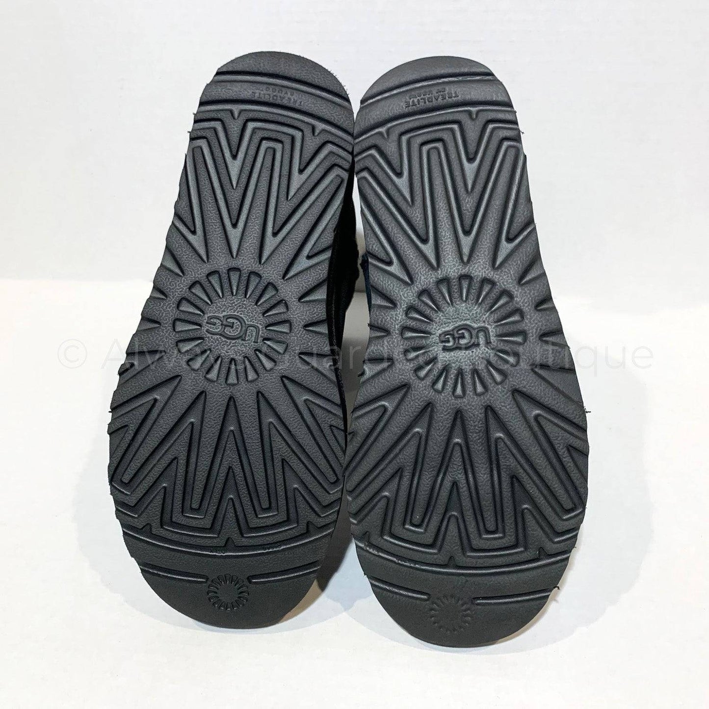UGG CLASSIC SHORT II BLACK