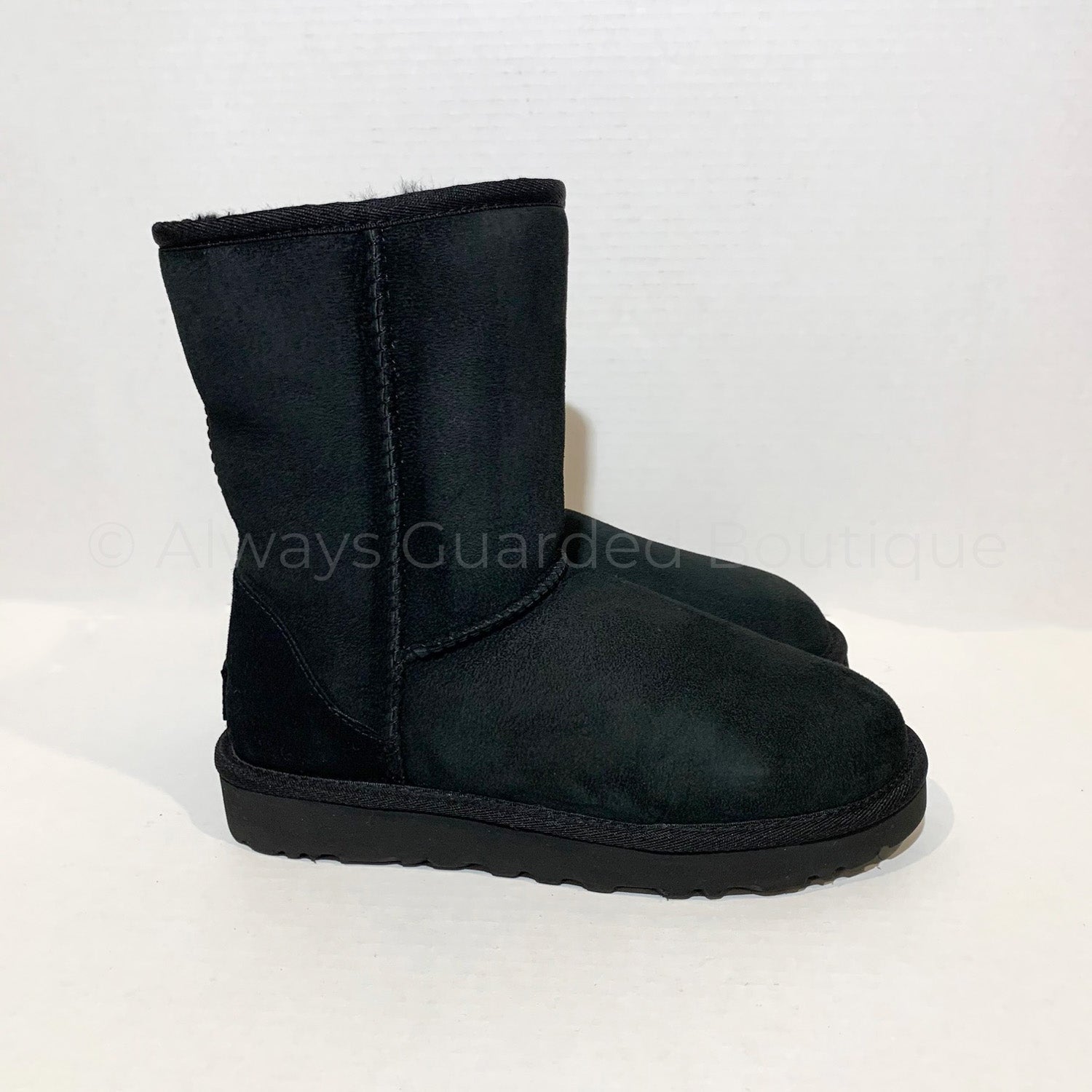 Short black best sale ugg boots